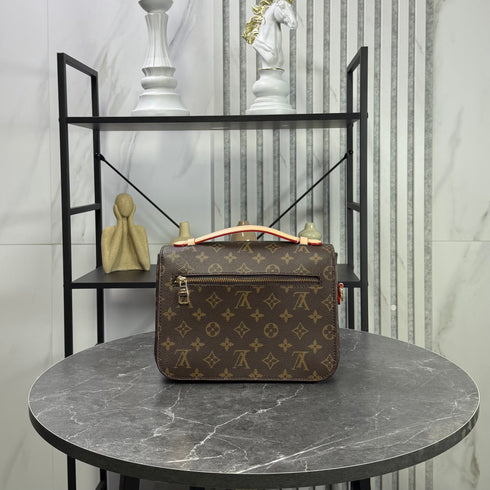 Louis Vuitton Pochette Métis