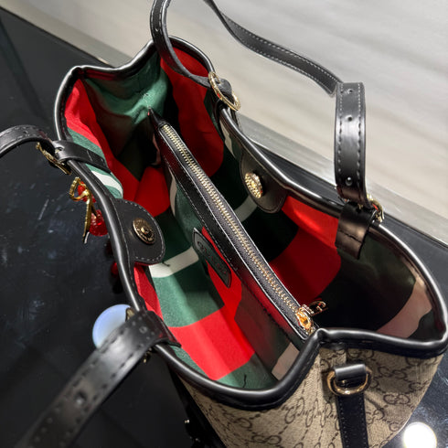 Gucci Emblem medium tote bag