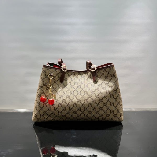 Gucci Emblem large tote bag
