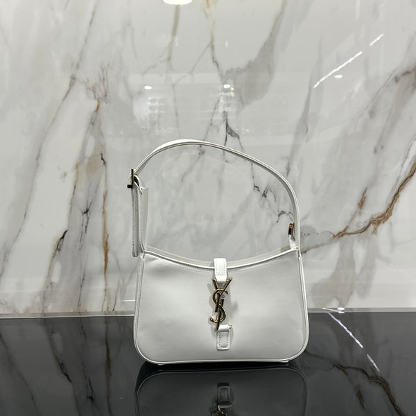 Yves Saint Laurent Le 5 A 7