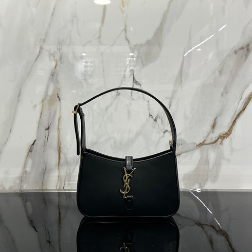 Yves Saint Laurent Le 5 A 7