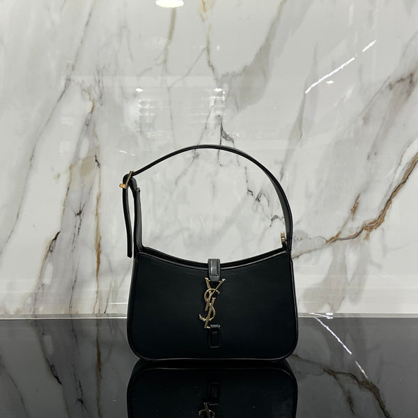 Yves Saint Laurent Le 5 A 7